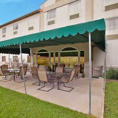 Holiday Inn Express Irwin Pa Tpk Exit 67 By Ihg Ngoại thất bức ảnh