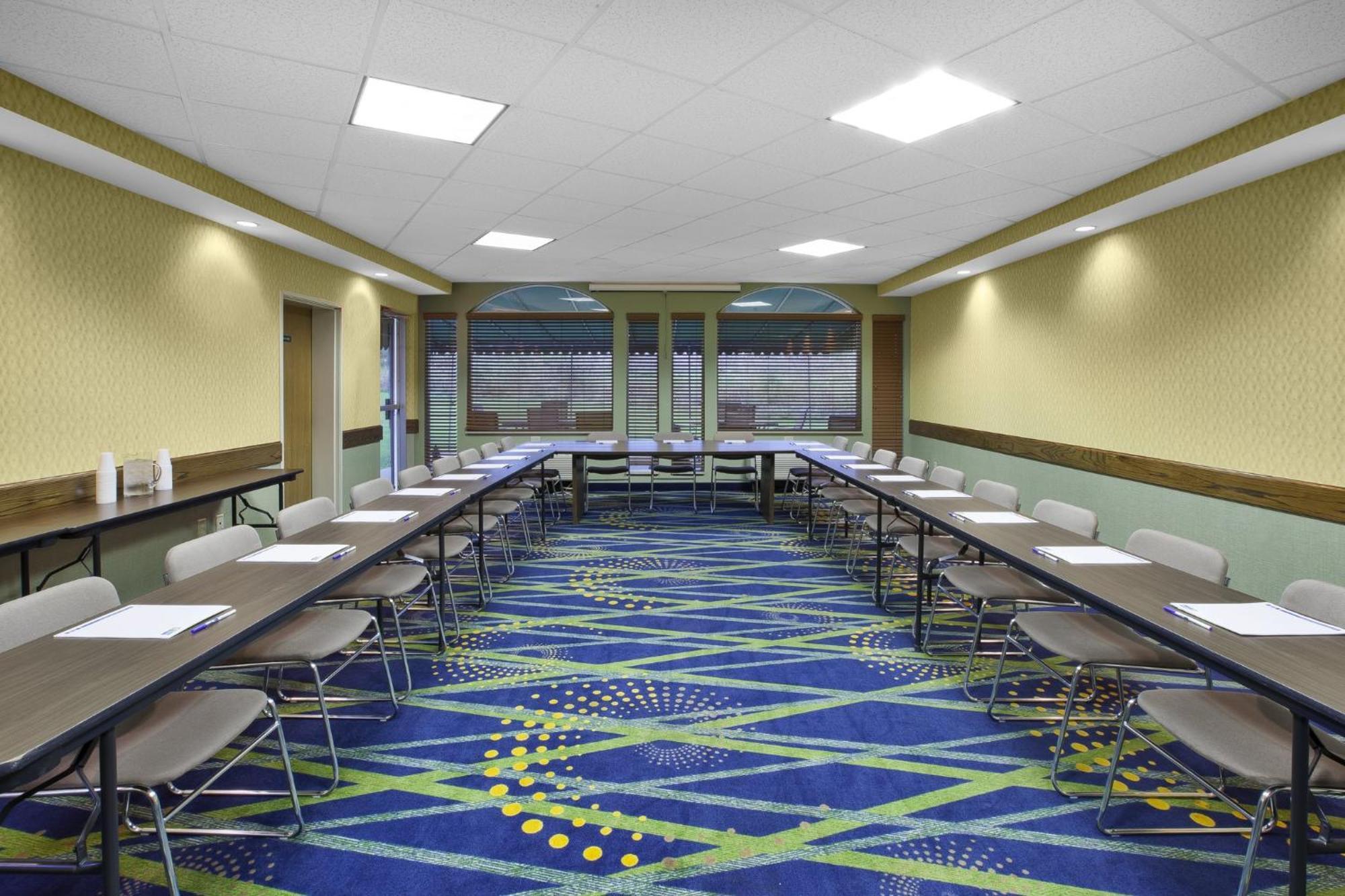 Holiday Inn Express Irwin Pa Tpk Exit 67 By Ihg Ngoại thất bức ảnh