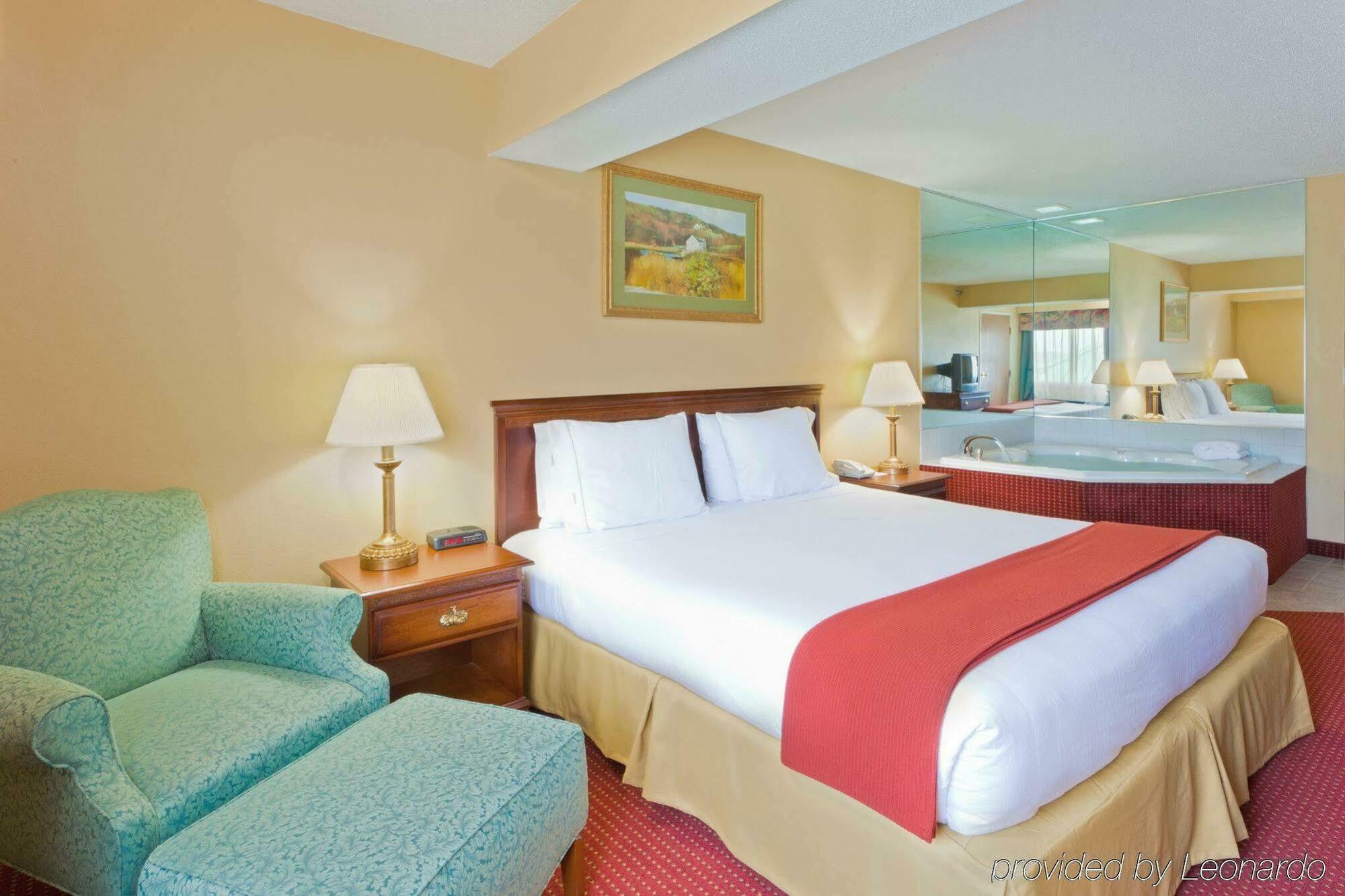 Holiday Inn Express Irwin Pa Tpk Exit 67 By Ihg Ngoại thất bức ảnh