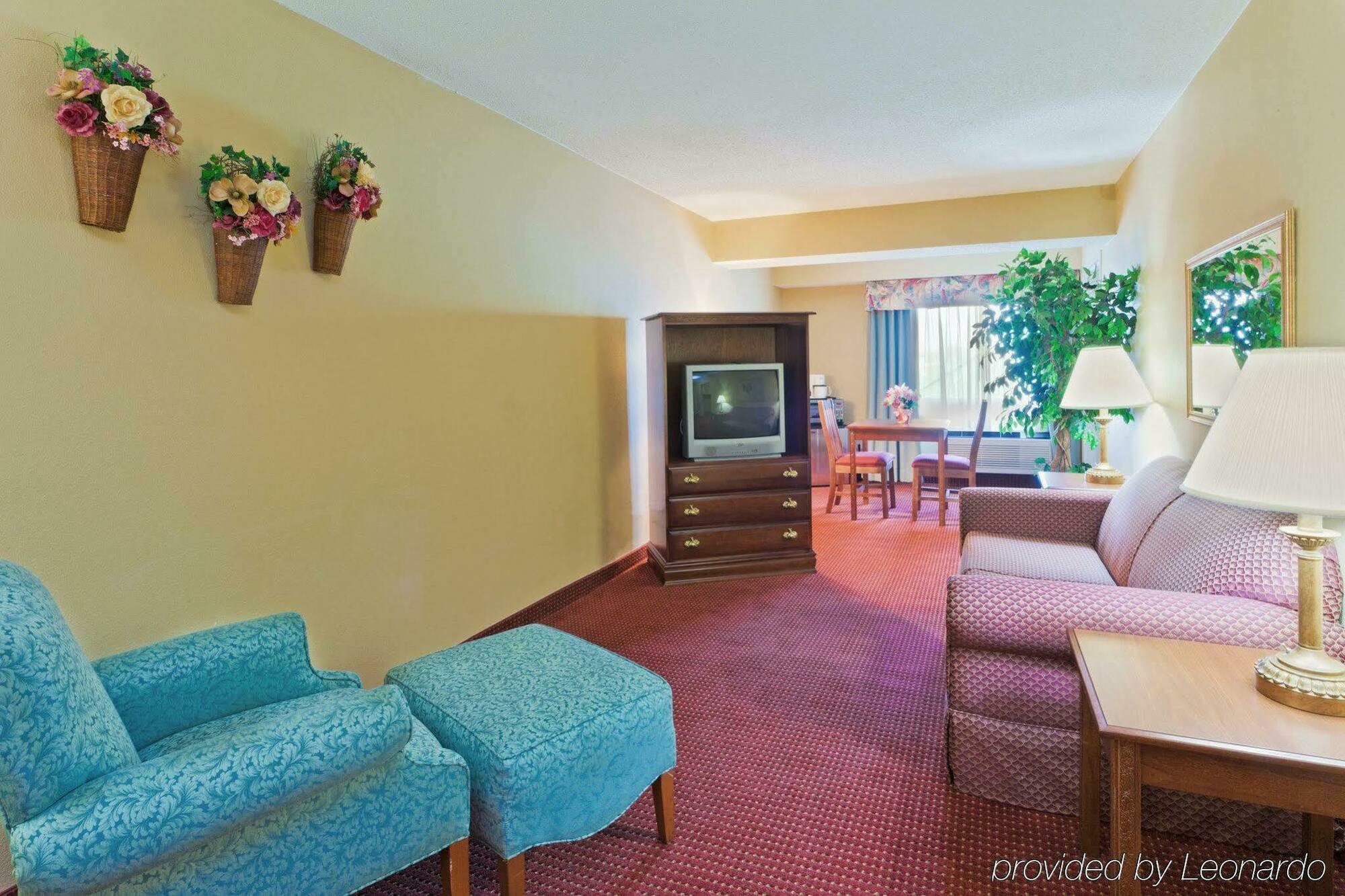 Holiday Inn Express Irwin Pa Tpk Exit 67 By Ihg Ngoại thất bức ảnh
