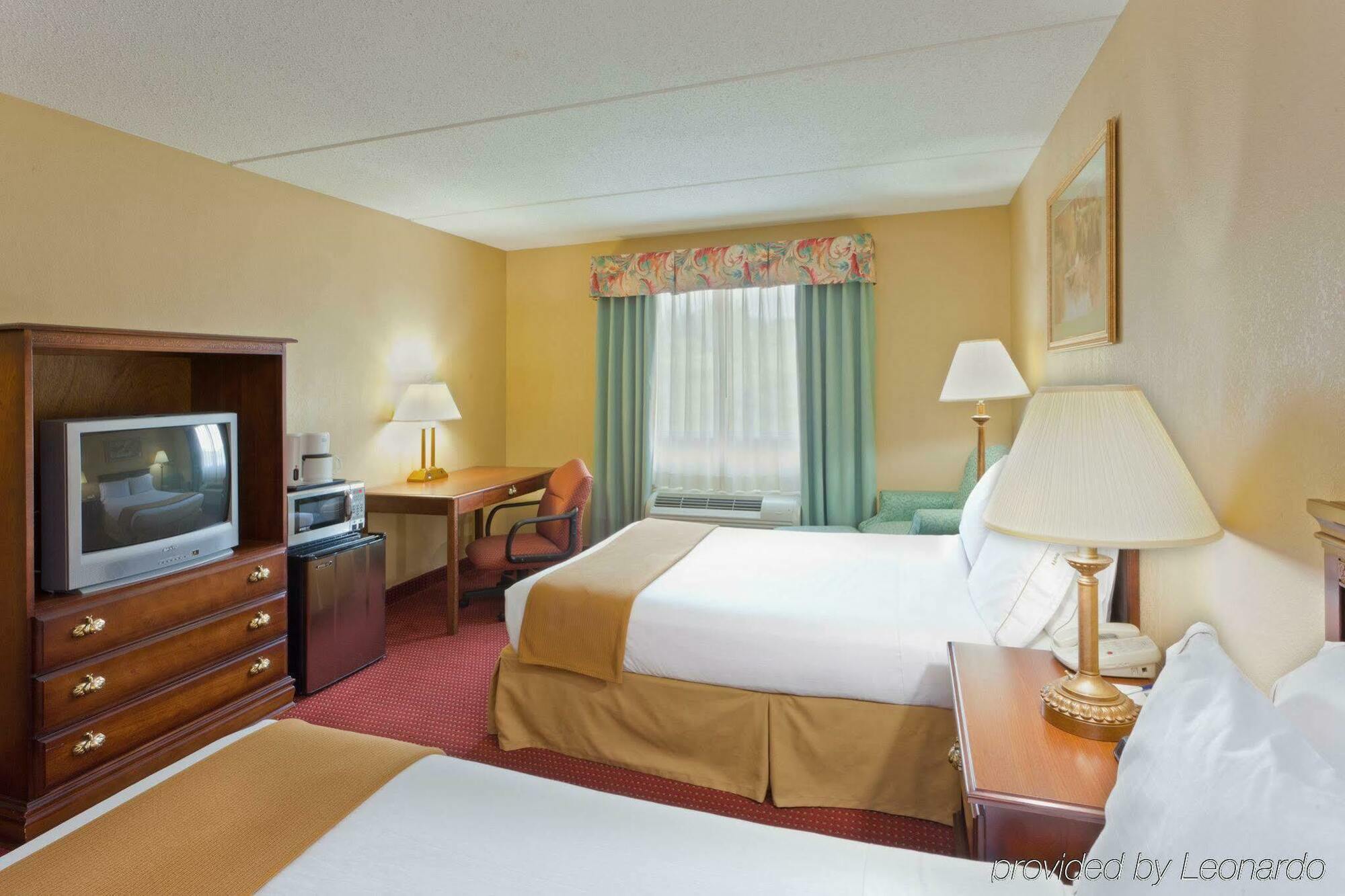 Holiday Inn Express Irwin Pa Tpk Exit 67 By Ihg Ngoại thất bức ảnh